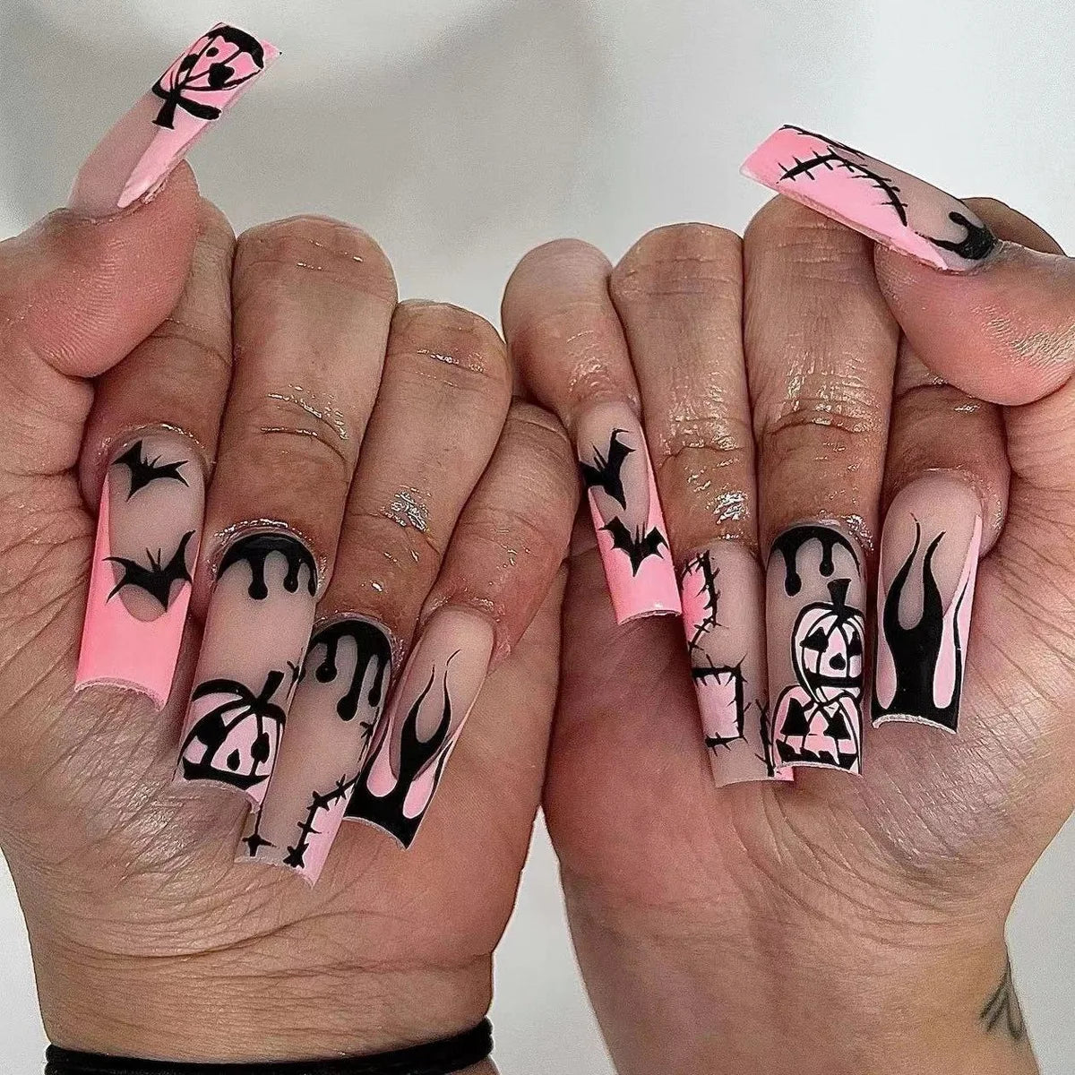 24Pcs Halloween Ghost Press on Nails Personalized Cobweb Pattern Teardrop Nails Full Cover False Nail for Women&Girls Party Wear