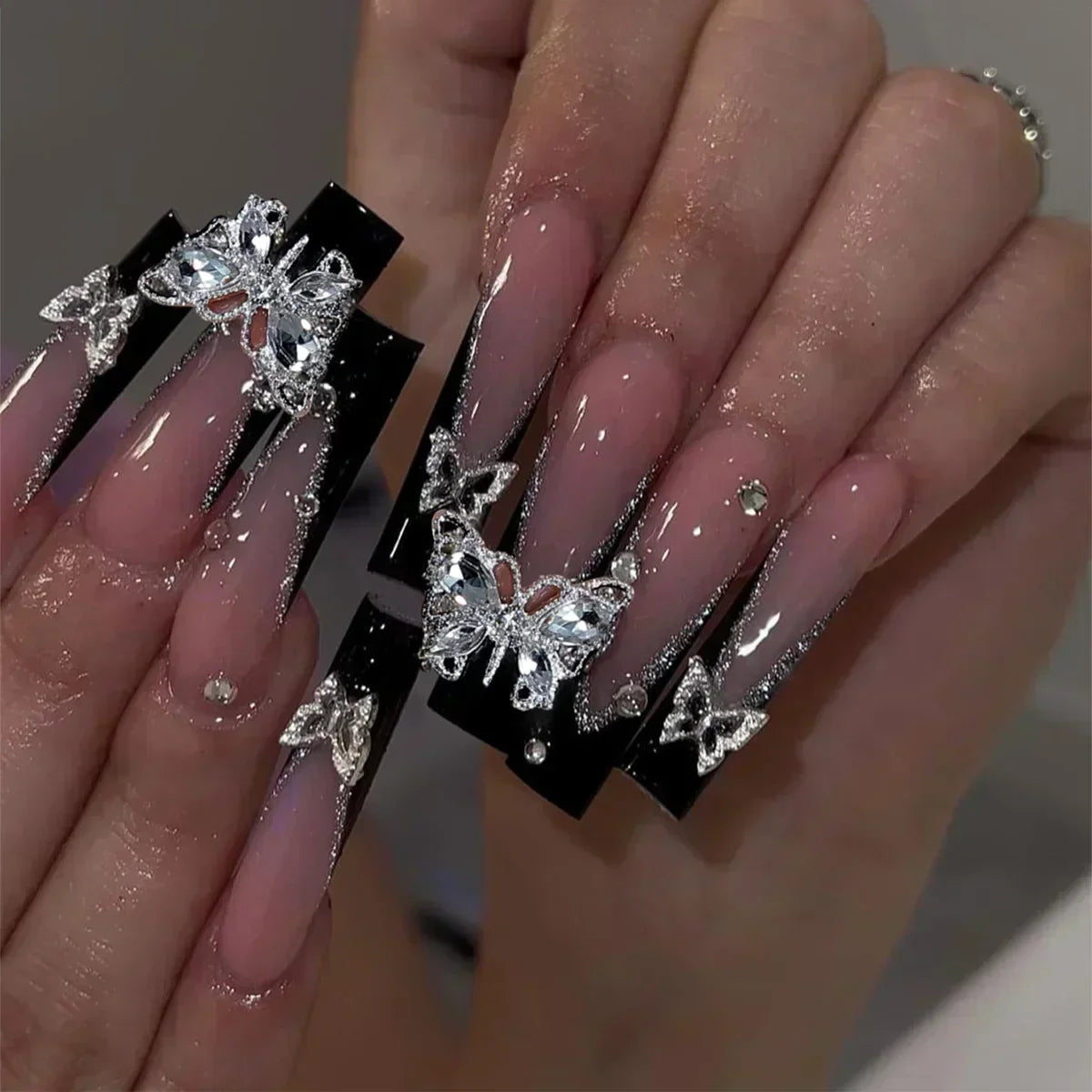 24Pcs Pink French False Nails French with Rhinestone Acrylic Fake Nail Tips Detachable Coffin Press on Nails Full Cover Manicure