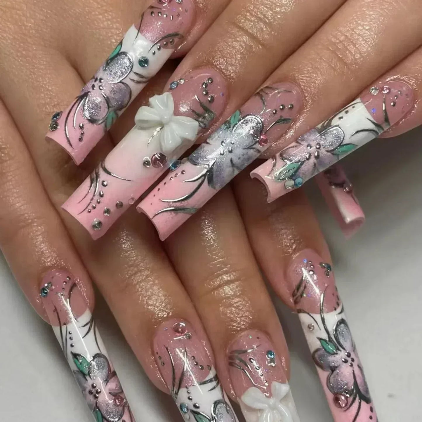 24Pc Long Green False Nails 3D Camellia Butterfly Design Fake Nail Coffin Ballet Press on Nails Artificial Wearable Finished Tip
