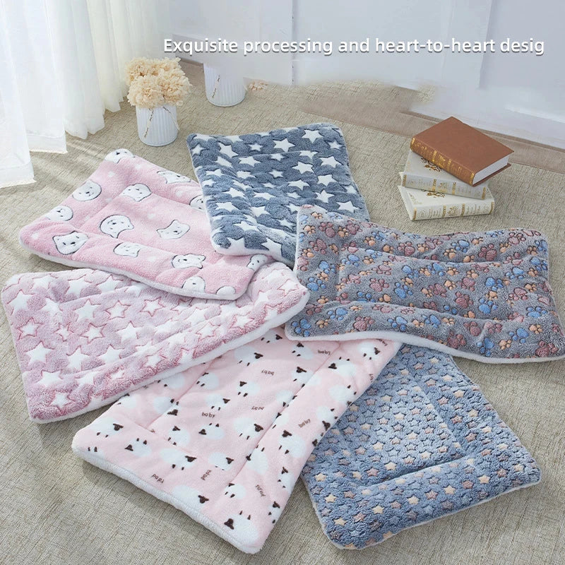 Flannel Pet Sleeping Mat Dog Bed Cat Litter Puppy Bed Dog Sofa Lovely Mattress Cushion for Small Large Dog Blanket Pet Supplies